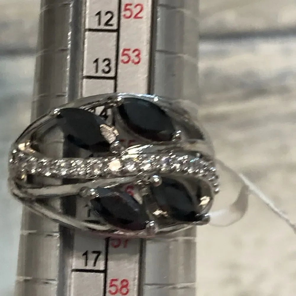 Costume Cocktail Ring size 7.5 Black Stones silver tone ring NWOT clear crystals
